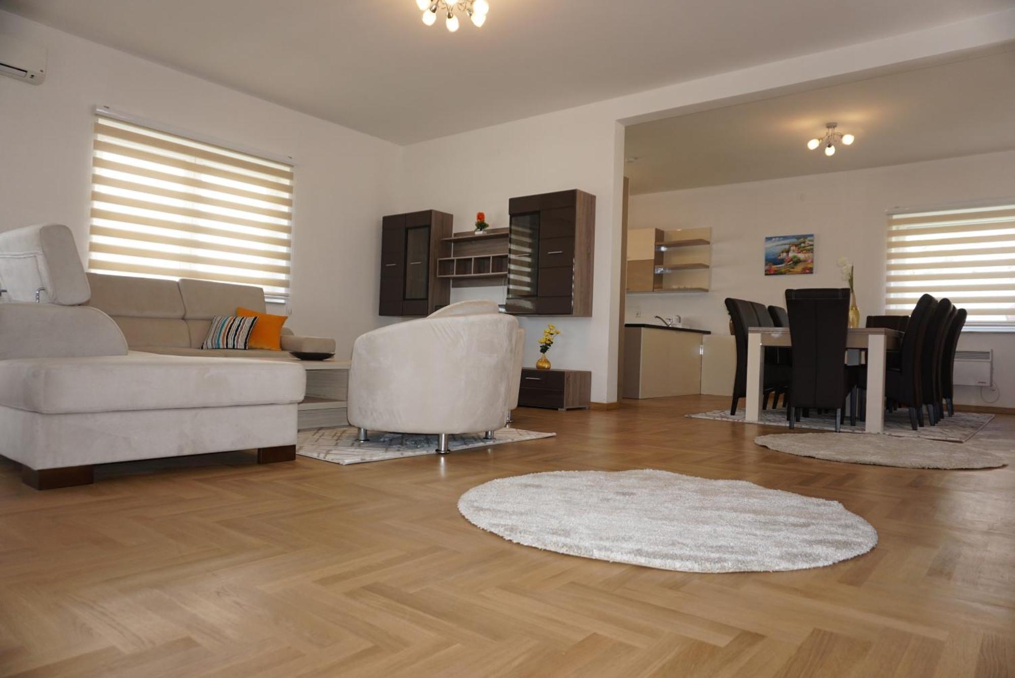 6 Villa *